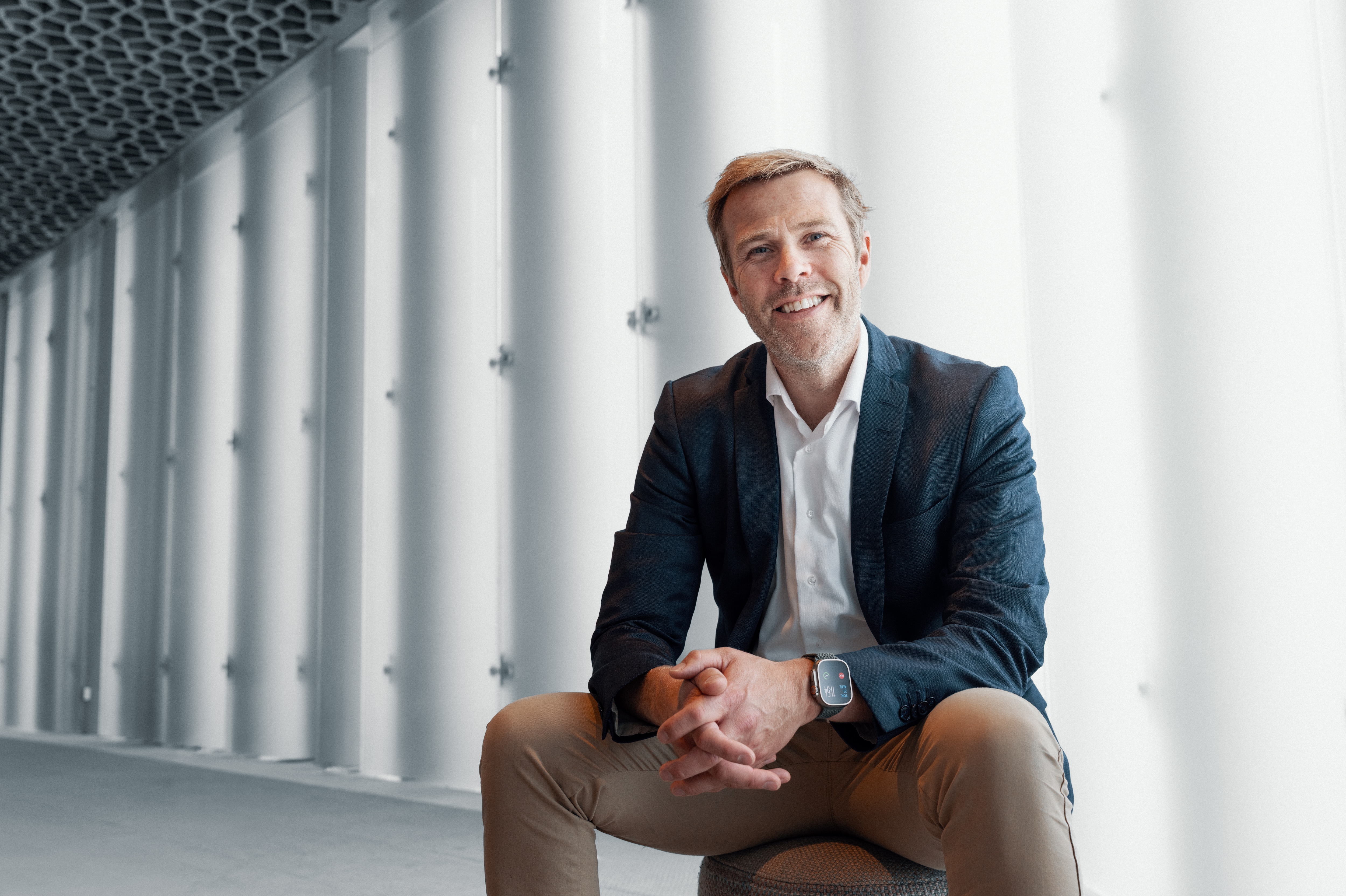 lysstråler på mørk bakgrunn