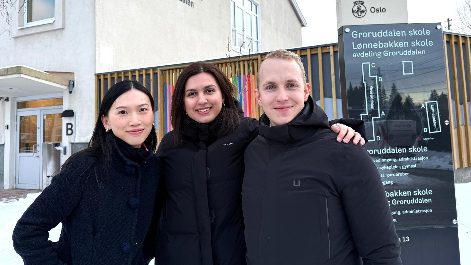Ajla, Mathias og Wen utenfor Groruddalen skole