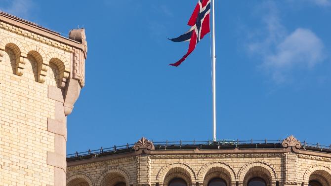 Flagg på Stortinget