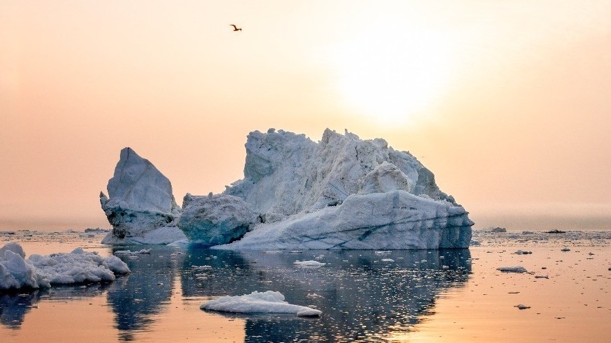 lysstråler på mørk bakgrunn