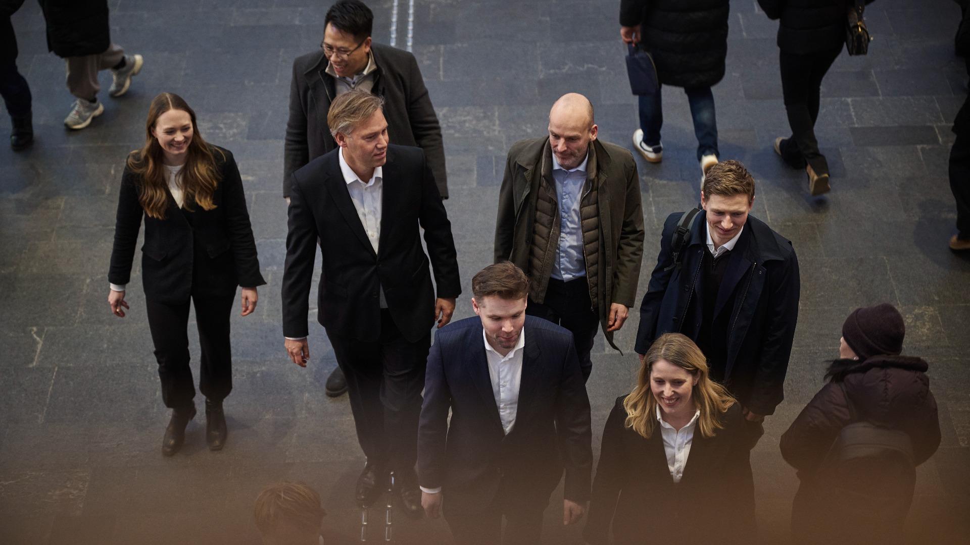 internasjonale rådgivere på togstasjonen