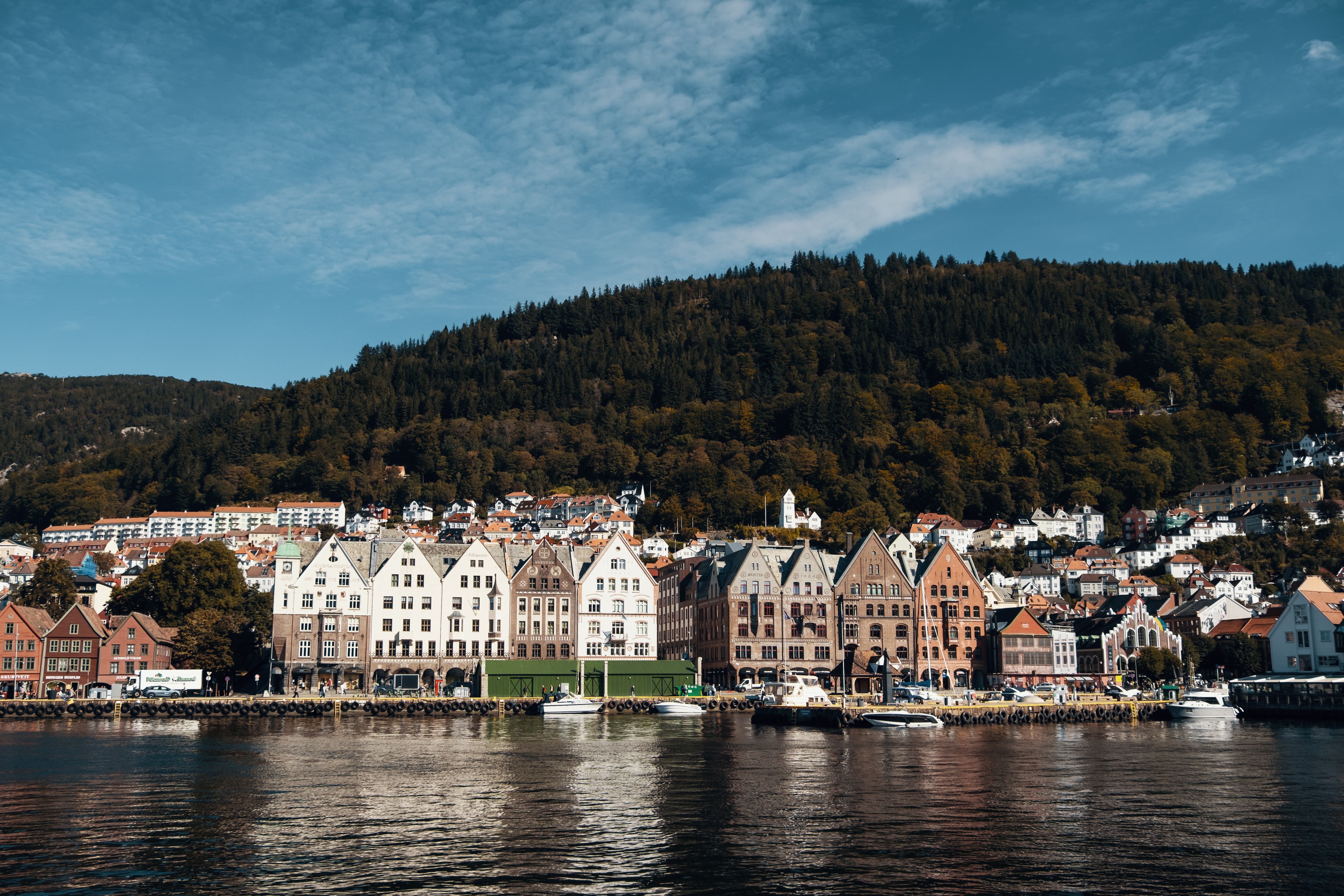 lysstråler på mørk bakgrunn